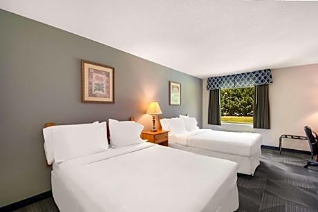 Queen Room with Two Queen Beds - Non-Smoking