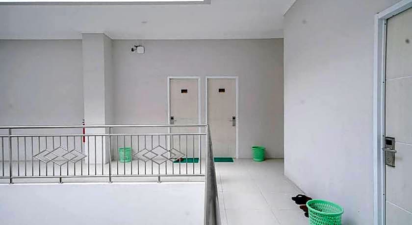 Urbanview Hotel Bari Syariah Palembang By RedDoorz