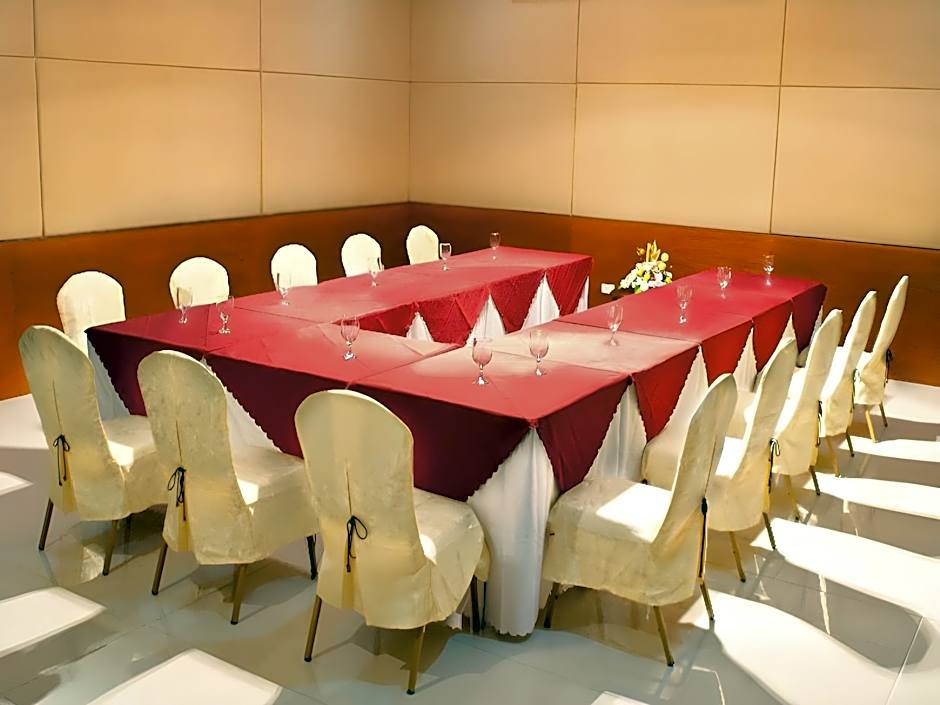 Allure Hotel & Suites