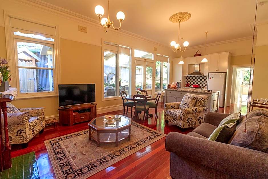 The Oaks Lilydale Accommodation