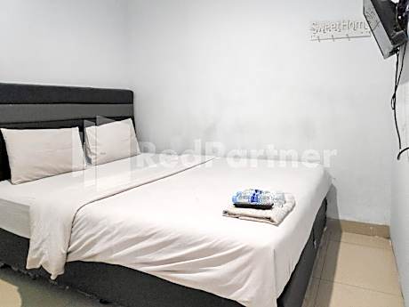 Ada Guest House near RS Methodist Medan RedPartner