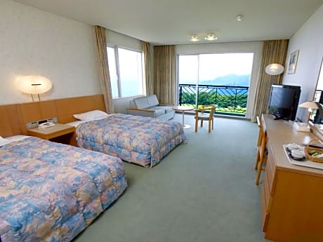 Twin Room with Sunrise View - Non-Smoking