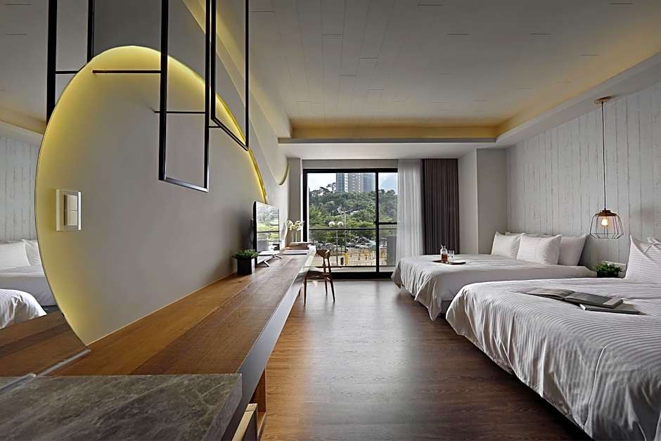 Sun Moon Lake Blue Sky Bay B&B