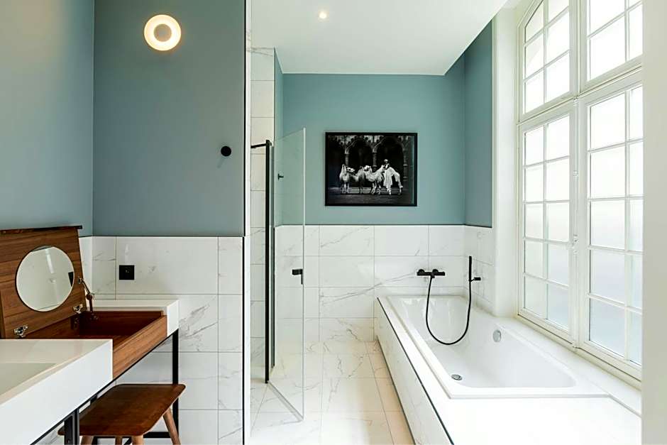 Sapphire House Antwerp, Autograph Collection