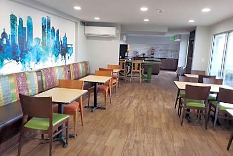 Wingate by Wyndham Dayton North