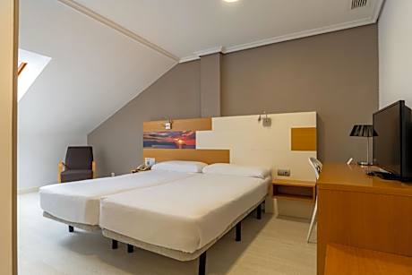 Twin Room with Extra Bed (2 Adults + 1 Child)