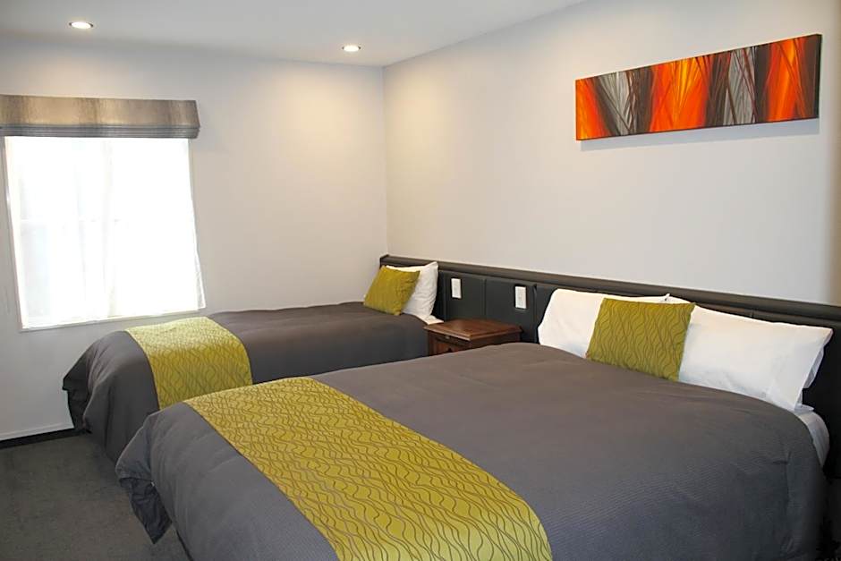 Birchwood Manor Motel