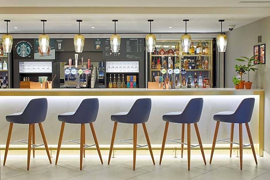 Courtyard by Marriott London Heathrow Airport