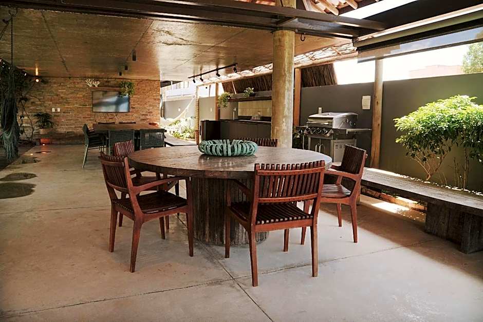Casa com piscina aquecida, cozinheira, 30m do mar