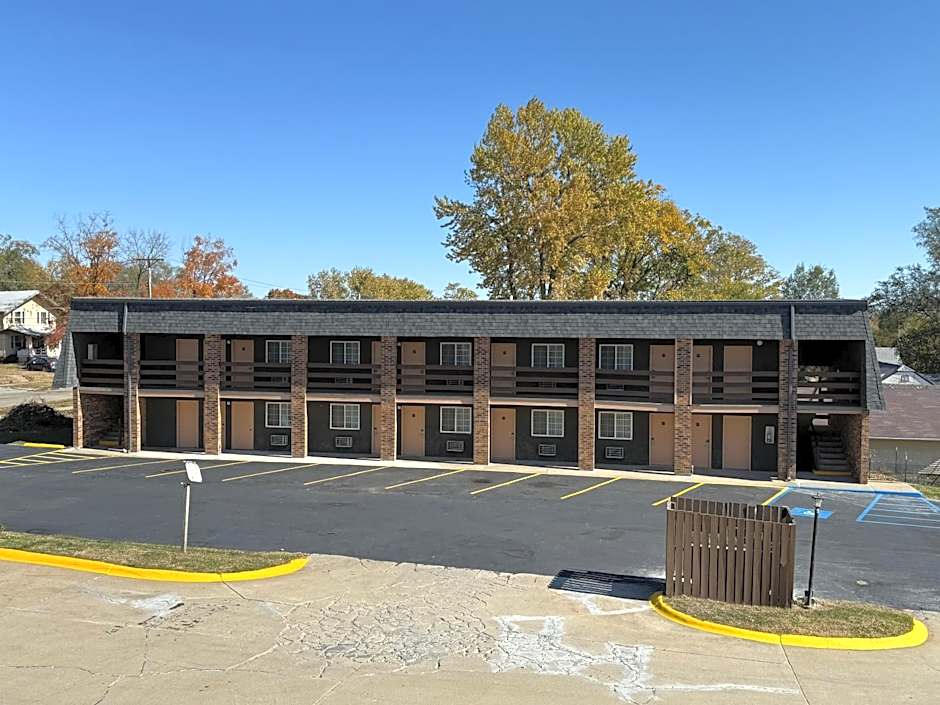 Westbridge Inn and Suites