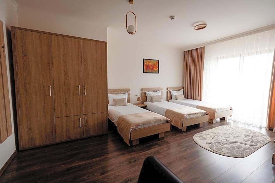 Aparthotel Punct pe i