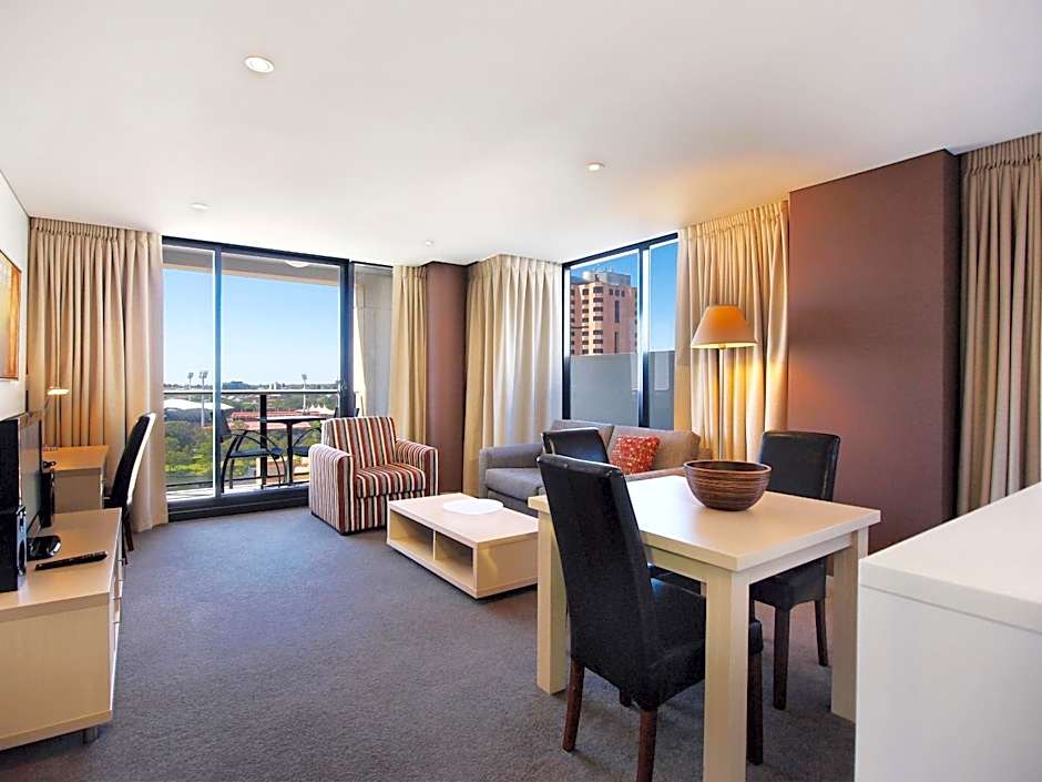 Oaks Adelaide Horizons Suites