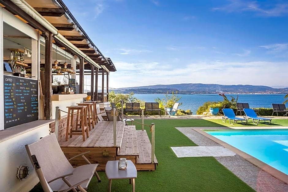 Metaxatos Apartments