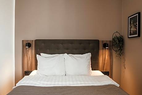 Compact Double Room (55 in bed)