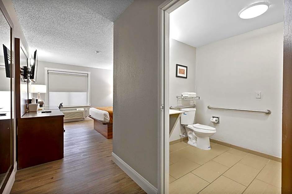 Comfort Inn & Suites St. Louis-Hazelwood