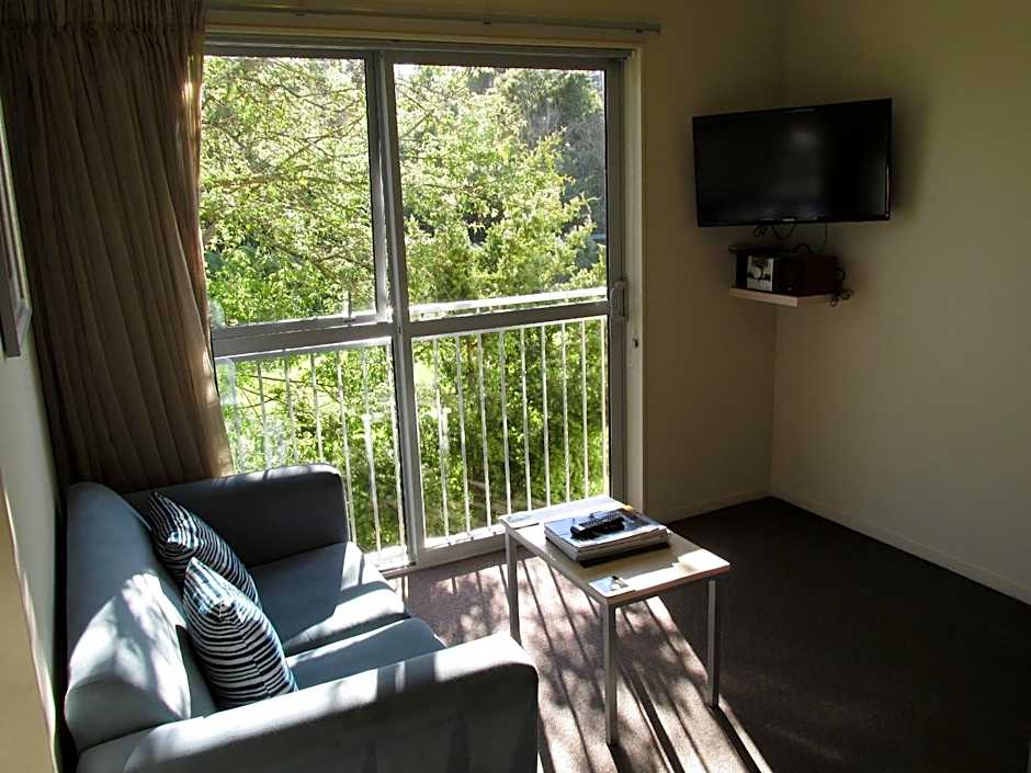 166 Majestic Court Motel