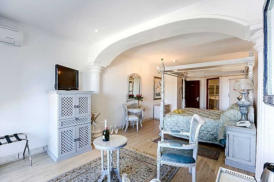 Misty Waves Boutique Hotel