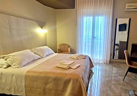 Standard Triple Room with Sea View