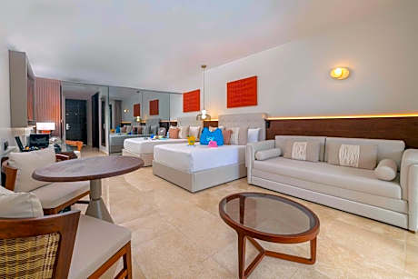 Family Selection Junior Suite Swim up Beachfront