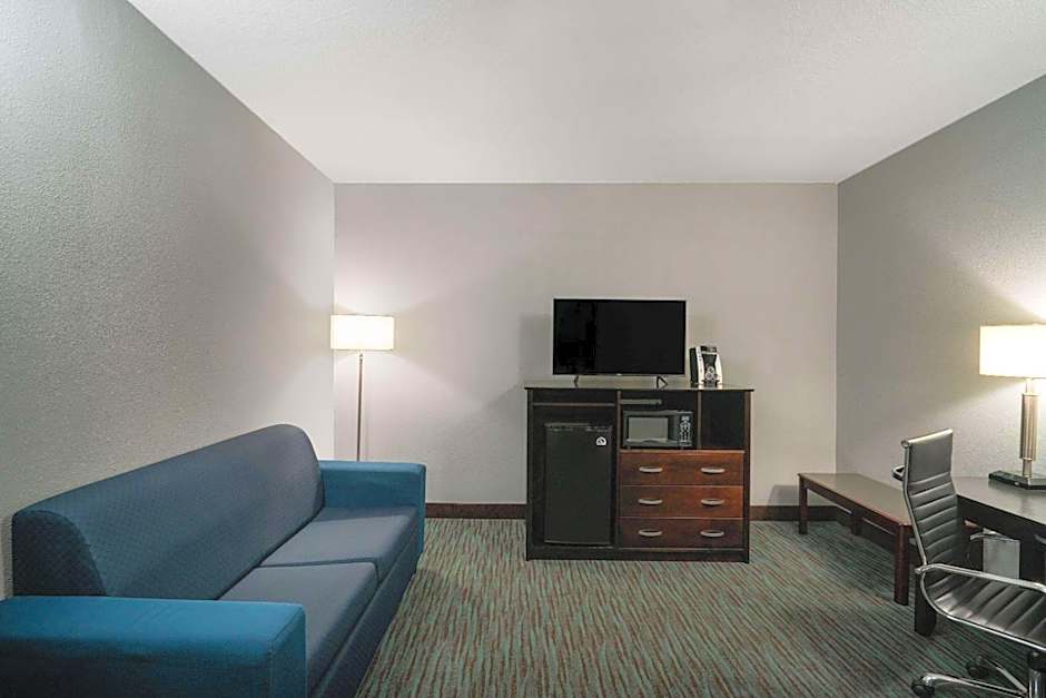 La Quinta Inn & Suites by Wyndham Knoxville East