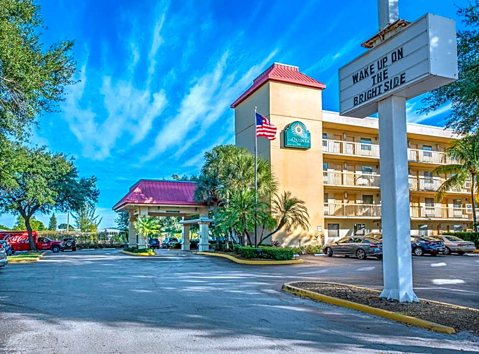 La Quinta Inn & Suites by Wyndham West Palm Beach - Florida Turn