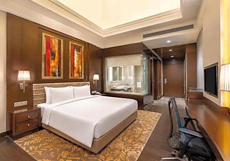 Business Room with 15% discount on Food and Soft beverage only on Restaurant Dining