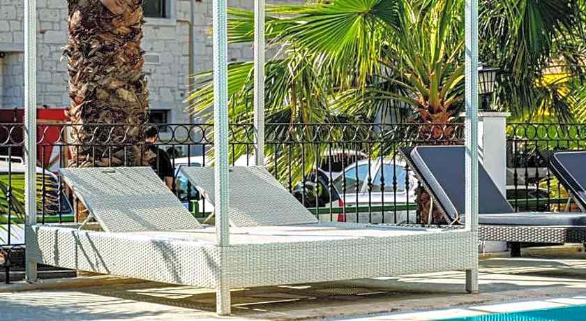 Aurasia Sea Side Hotel