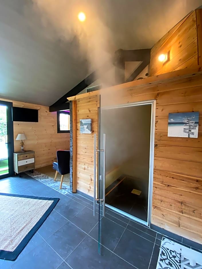 Photo 1 of 16 of La Cabane "Le Cocon" - chambre double PREMIUM