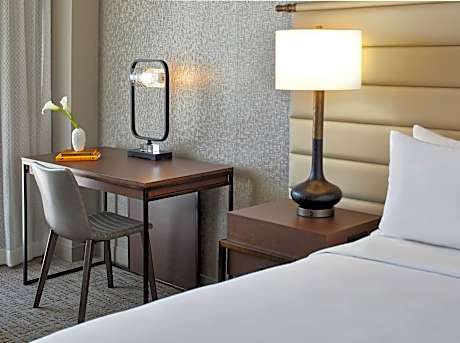 Room, 1 King Bed, Corner