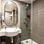 Aris Grand Place Hotel
