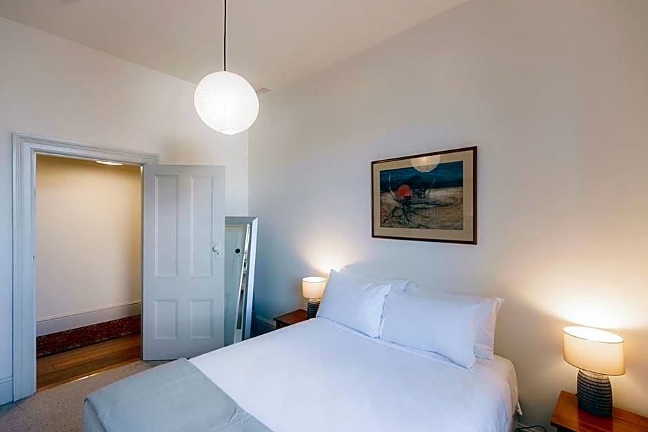 Serenity and style in Sandy Bay