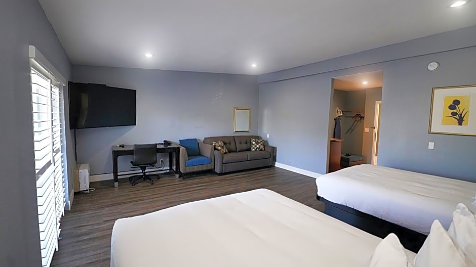 Seaside Inn & Suites