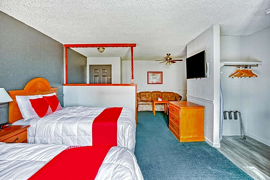 OYO Townhouse Tulsa Woodland Hills