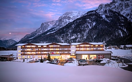 KUHOTEL by Rilano bald elaya hotel steinplatte