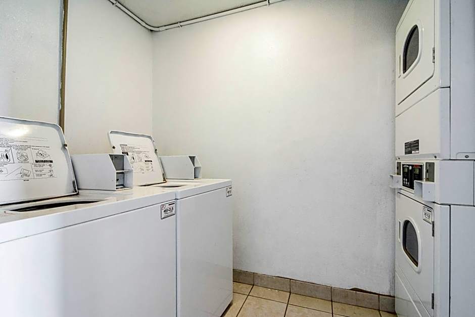 Days Inn by Wyndham Raleigh Glenwood-Crabtree