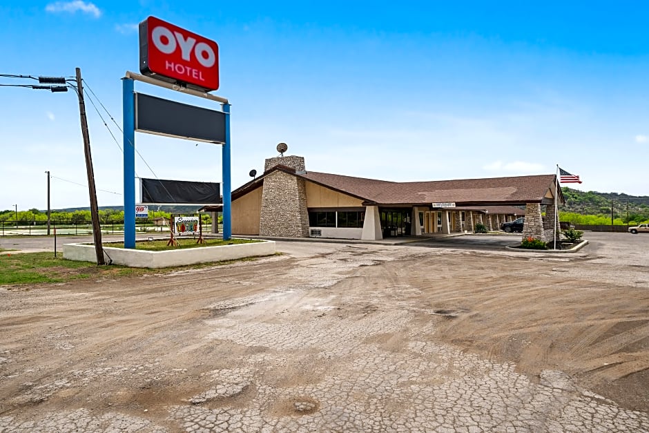 OYO Hotel Junction TX I-10