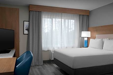 Queen Studio Suite with Shower - Mobility Accessible