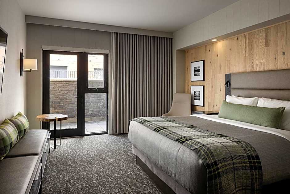 Peaks Hotel and Suites