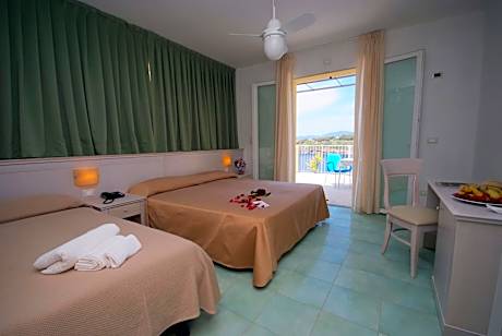 Triple Room with Sea View