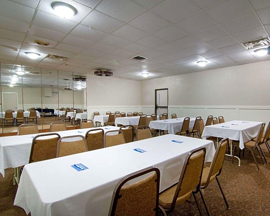 Knights Inn & Suites Emporia