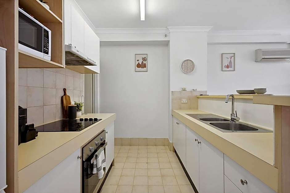 Cozy City Apartment with Stunning Views and Ameni
