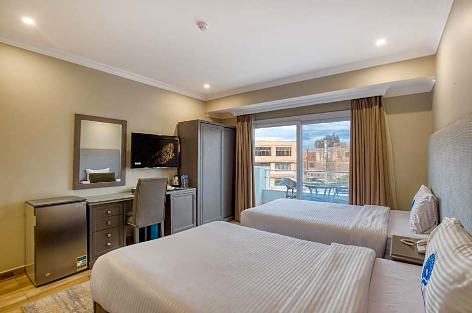 Mamlouk Pyramids Hotel