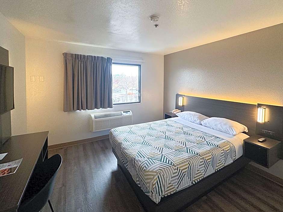 Motel 6-Glenview, IL - Chicago North