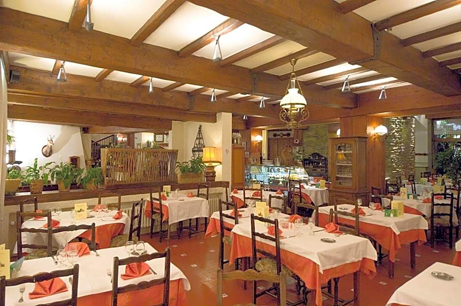 Hotel Restaurant Planes