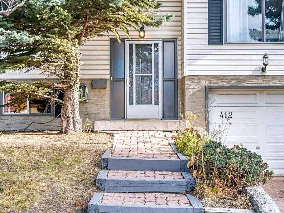 Boho Retreat w/King Bed on Bow River Pathway