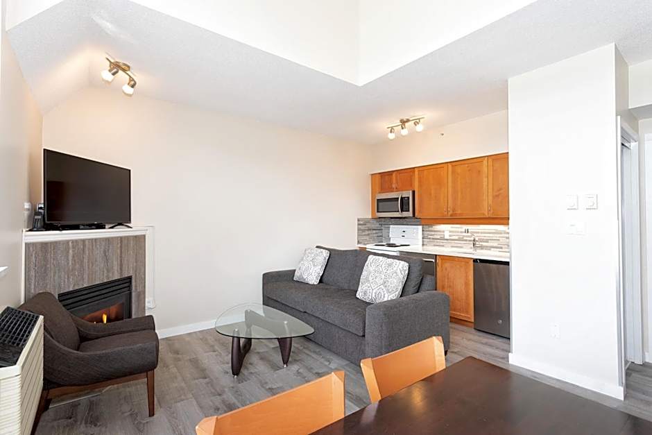 Alpenglow Lodge Junior Penthouse by MVA