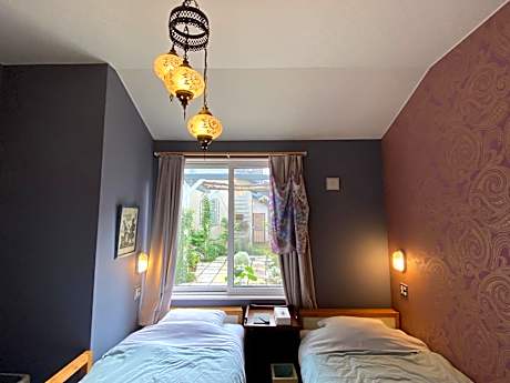 Standard Twin Room with Shared Bathroom