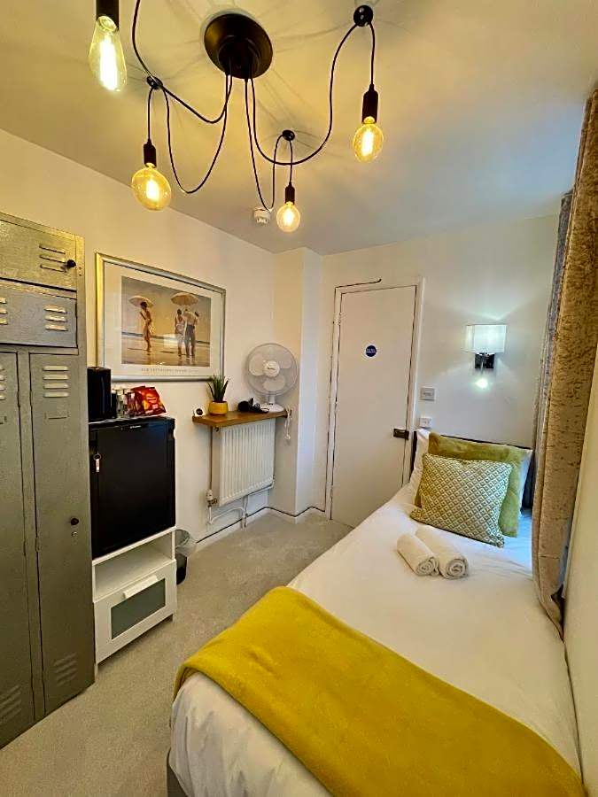 Blue Skye Guest House 8