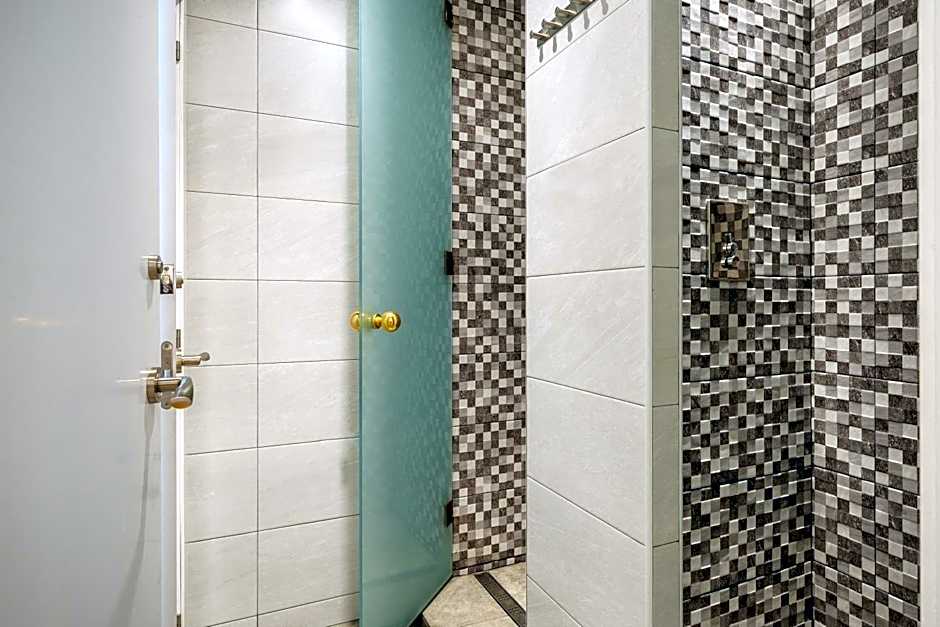 Balmes Private Rooms