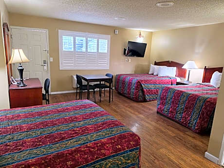 One Queen Bed and Two Full Beds
